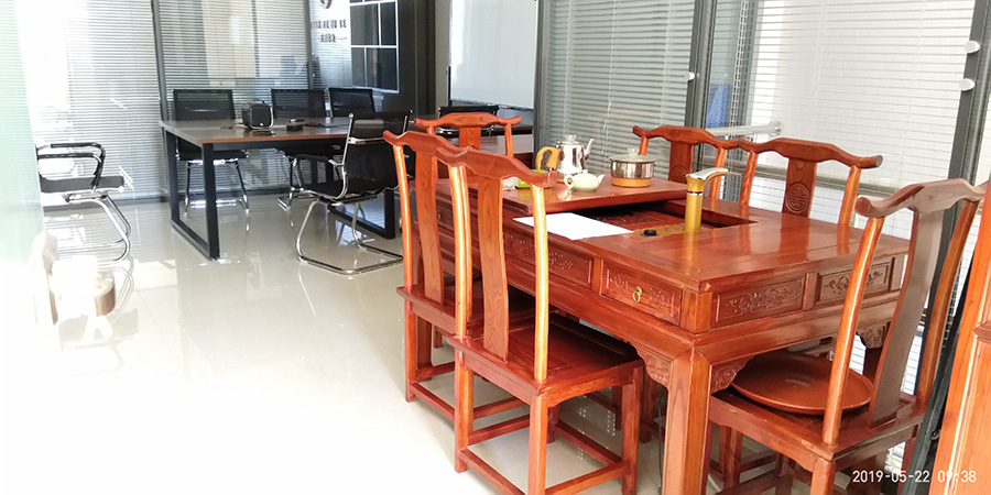 天澤木業辦公室一角